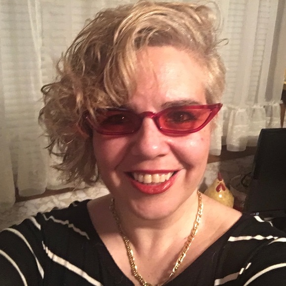 Meet your Posher, Francesca. - Picture 3 of 6